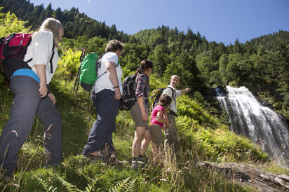 Nationalpark Ranger führen Wanderer (C) photoart_reifmueller