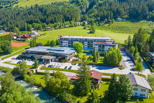 (c) CESTA Grand Hotel