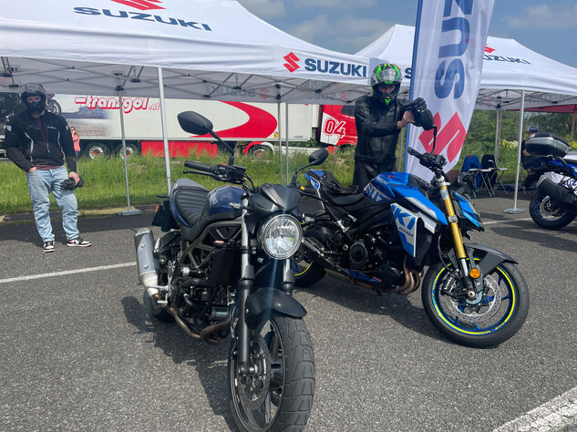 Exklusive Sondermodelle: SV650 Classic und GSX-S1000 GP.