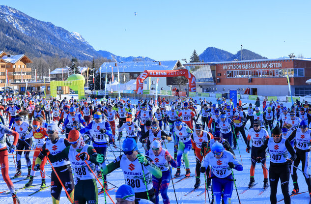 Rund 100 TeilnehmerInnen gingen beim 1. Dachsteinlauf 2024 an den Start.