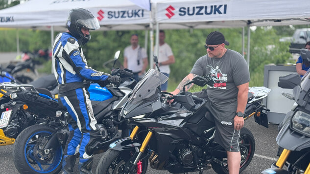 Beratung am Suzuki Stand