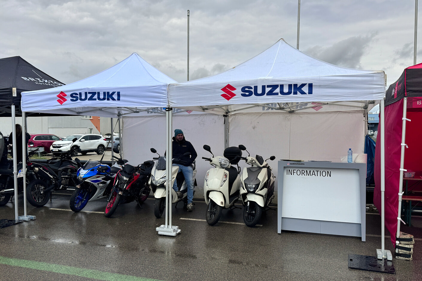 Suzuki war mit der aktuellen A1-Modellklasse vor Ort. Suzuki war mit der aktuellen A1-Modellklasse vor Ort.
