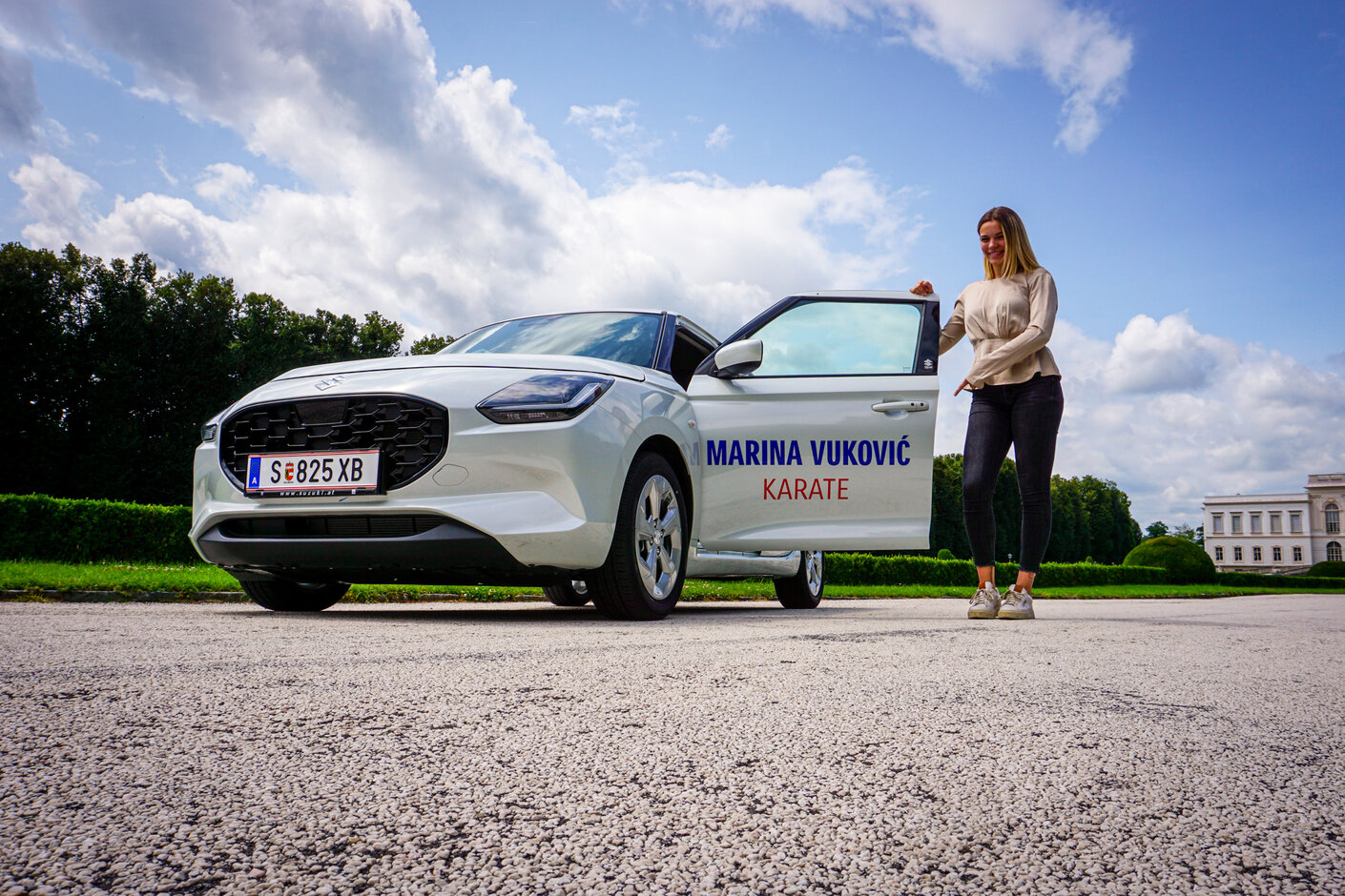 Marina Vukovic freut sich über ihren neuen SWIFT HYBRID. Marina Vukovic freut sich über ihren neuen SWIFT HYBRID.